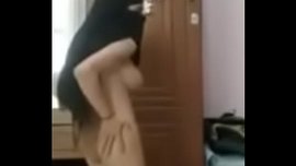 سكس اندر تعرض جسمها كام