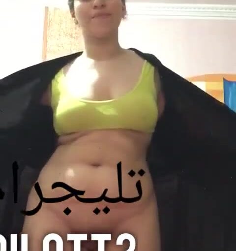 سكس دفع مصاري عشان يشوف جسمها