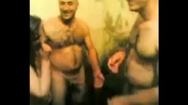 سكس يركب عليها ويستمتع منها يحطها على السرير ويدخل زبه فى كسها