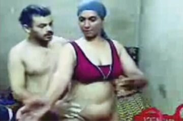 سكس صعيدي بينيك مراته في اوضه النوم