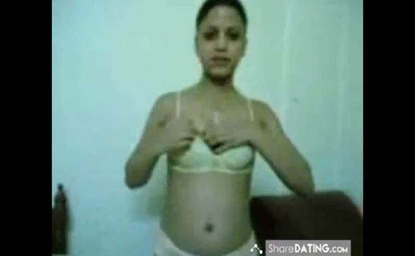 سكس نيك مصريه بقوه وتصرخ ويشدها من شعرها